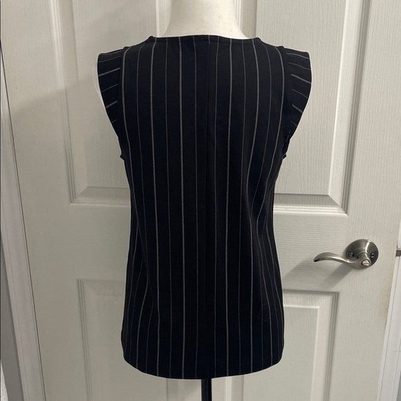 Banana Republic Black Pinstripe Tank Top Round Neck Cap Sleeve Sz S - Picture 4 of 8